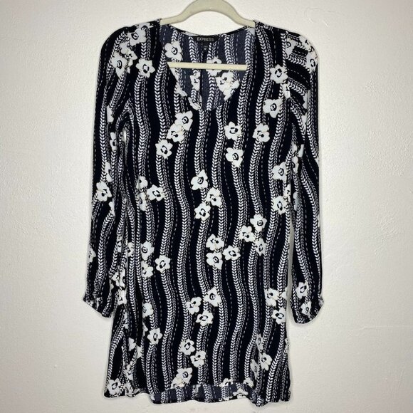 Women EXPRESS Black White Striped Dress Size XS - Picture 1 of 6